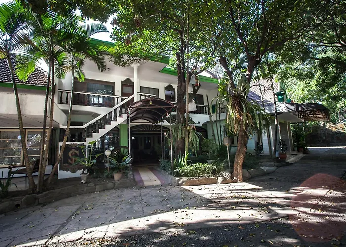 RedDoorz near Balai Kota Malang Hotel